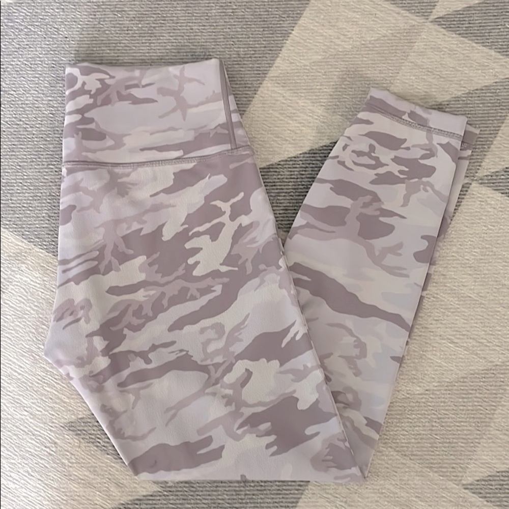 lavender camo Lululemon Wonder Under leggings
